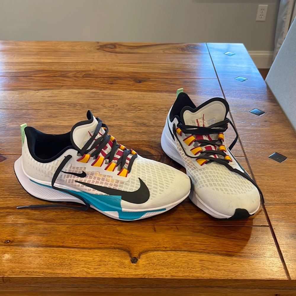 Nike Zoom Air women’s size 9 worn once, almost new.